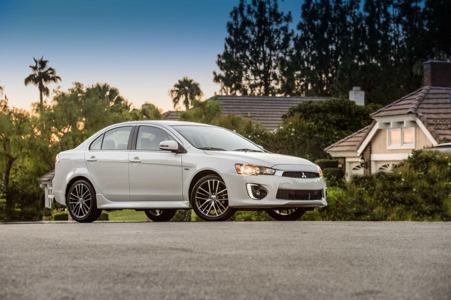  Mitsubishi Lancer SEL 2016 года  (NA) (фото 18 из 21)